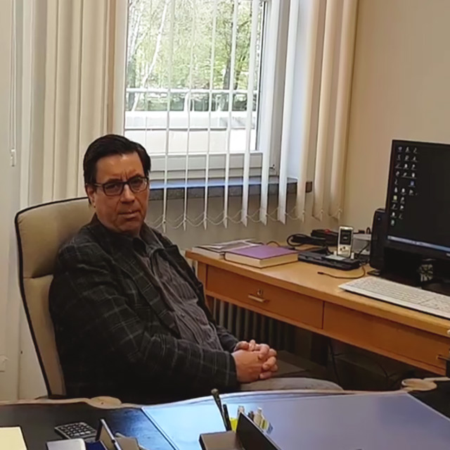 Foto: Museumsdirektor Dr. Sven Friedrich in seinem Büro im Obergeschoss des Siegfried Wagner-Hauses